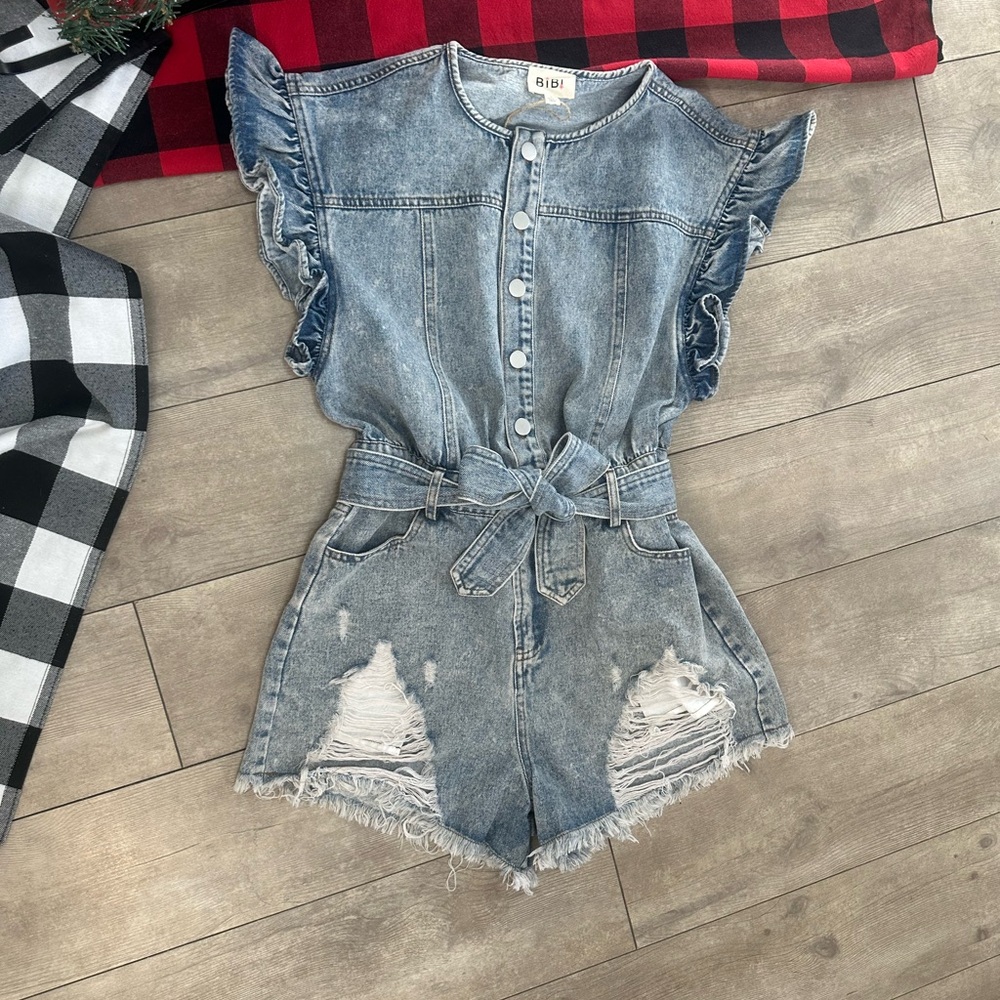 New BiBi Ruffled Distressed Denim Romper Ruffle Sleeve Romper Size Small - Picture 12 of 16